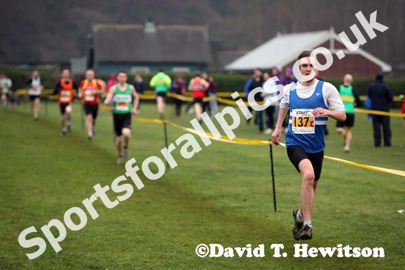 Morpeth 3rd leg senior mens Durham Cathedral Relays. Photo: David T. Hewitson/Sports for All Pics